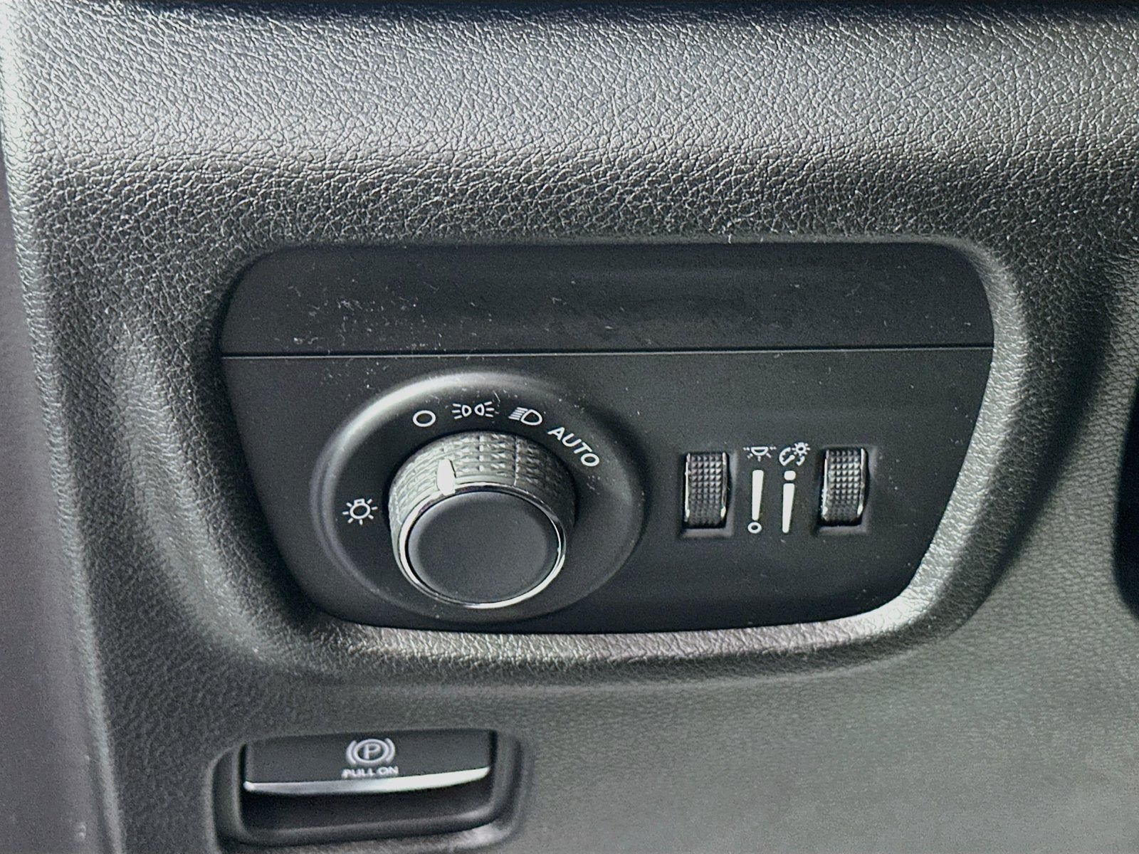 2023 Jeep Grand Cherokee Laredo 4x4