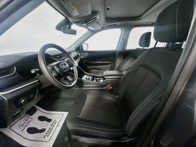 2023 Jeep Grand Cherokee Laredo 4x4
