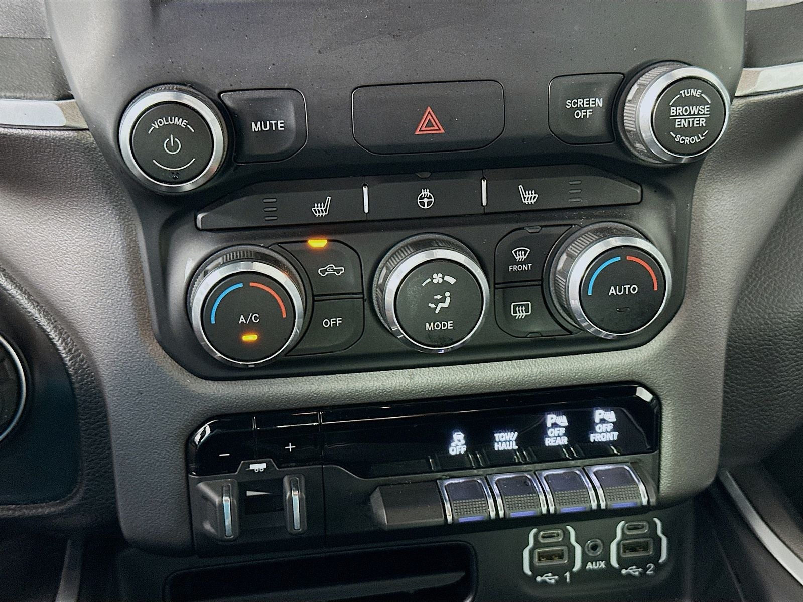 2022 RAM 1500 Big Horn Quad Cab 4x2 6'4' Box