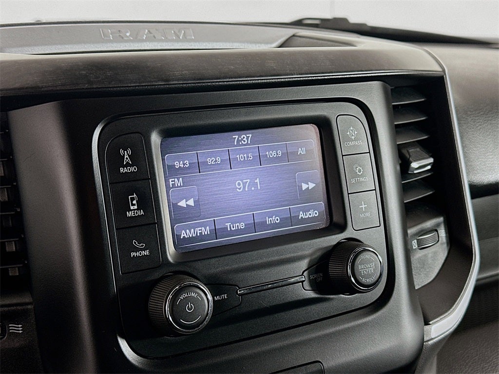 2022 RAM 1500 Big Horn Crew Cab 4x4 5'7' Box