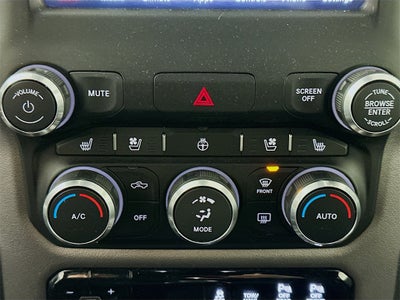 2020 RAM 1500 Laramie Crew Cab 4x4 5'7' Box