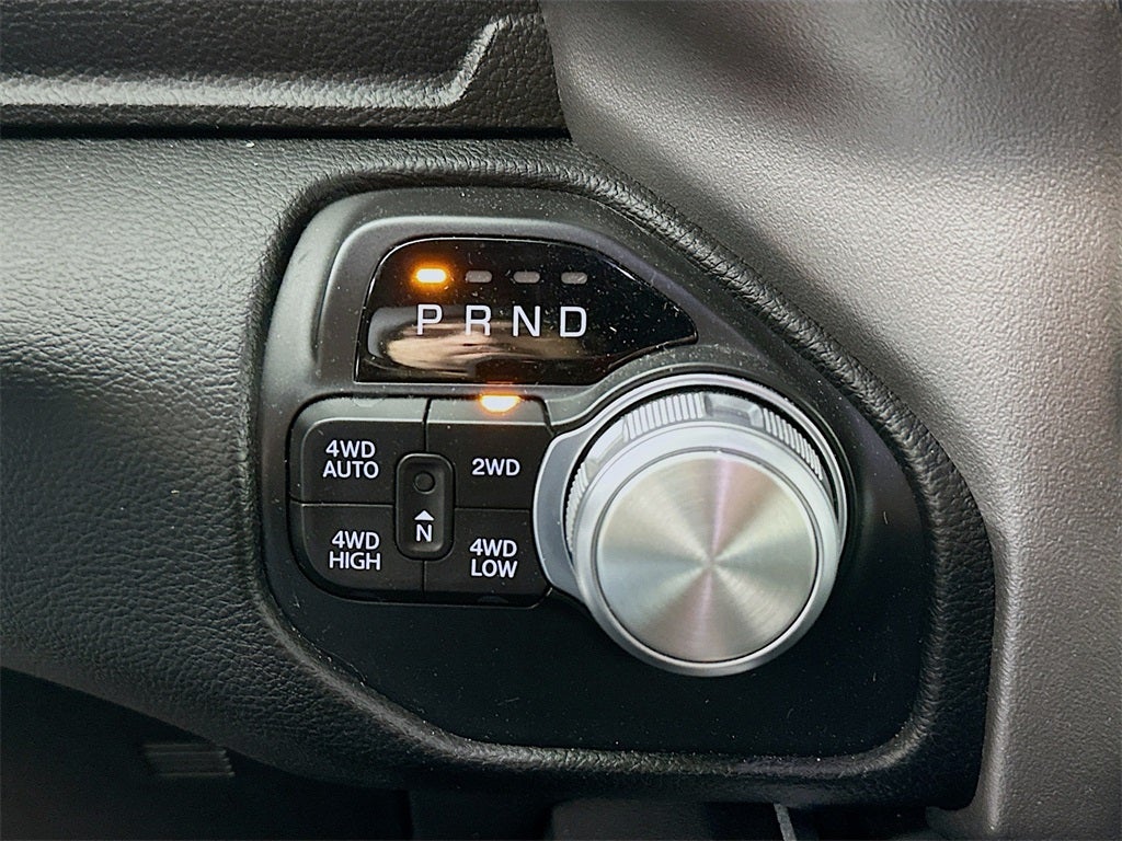 2020 RAM 1500 Laramie Crew Cab 4x4 5'7' Box