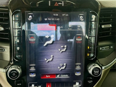 2019 RAM 1500 Laramie Crew Cab 4x4 5'7' Box