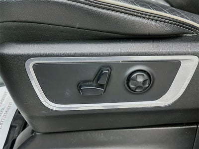 2020 RAM 1500 Laramie Crew Cab 4x4 5'7' Box