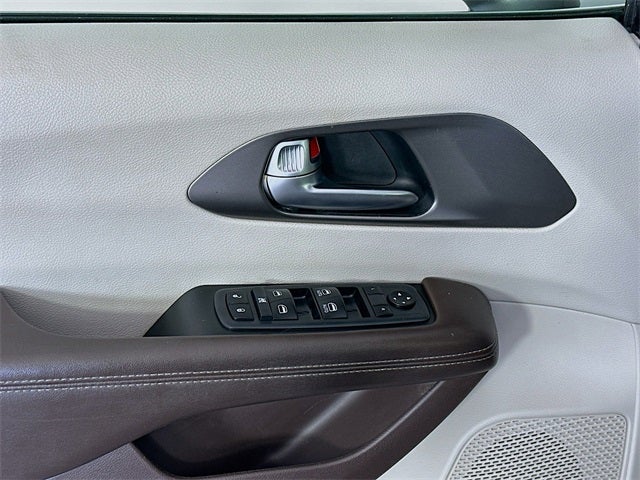 2020 Chrysler Voyager LX