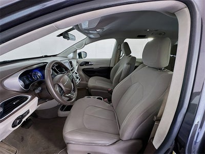 2020 Chrysler Voyager LX