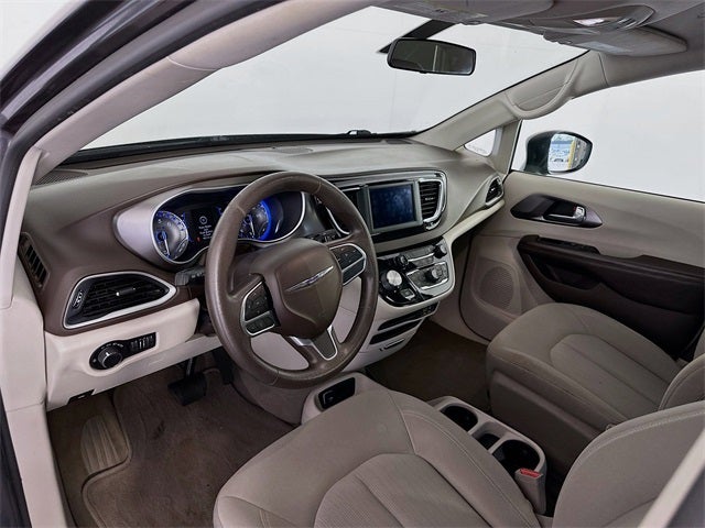 2020 Chrysler Voyager LX