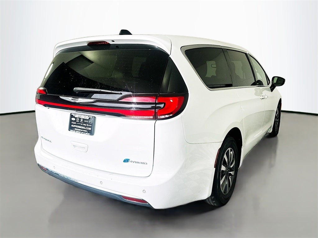 2024 Chrysler Pacifica Hybrid Select