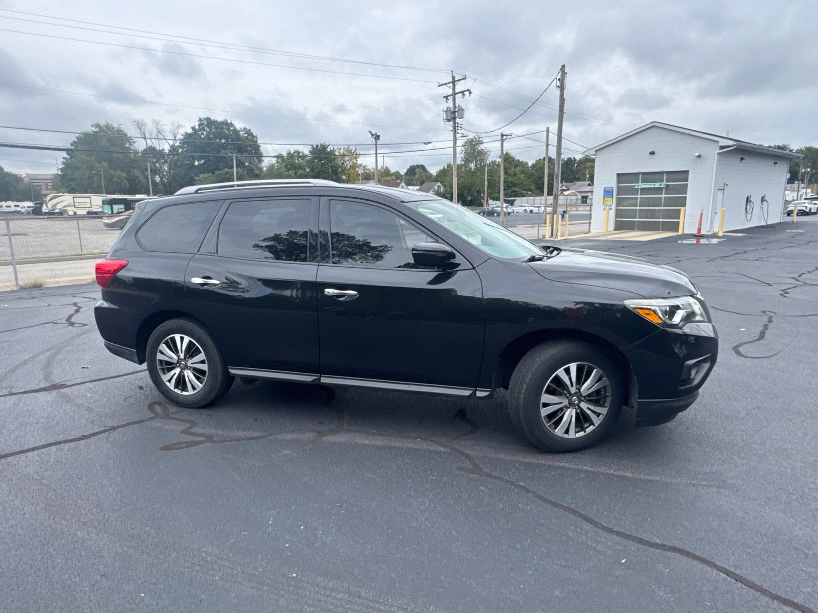 2017 Nissan Pathfinder SV