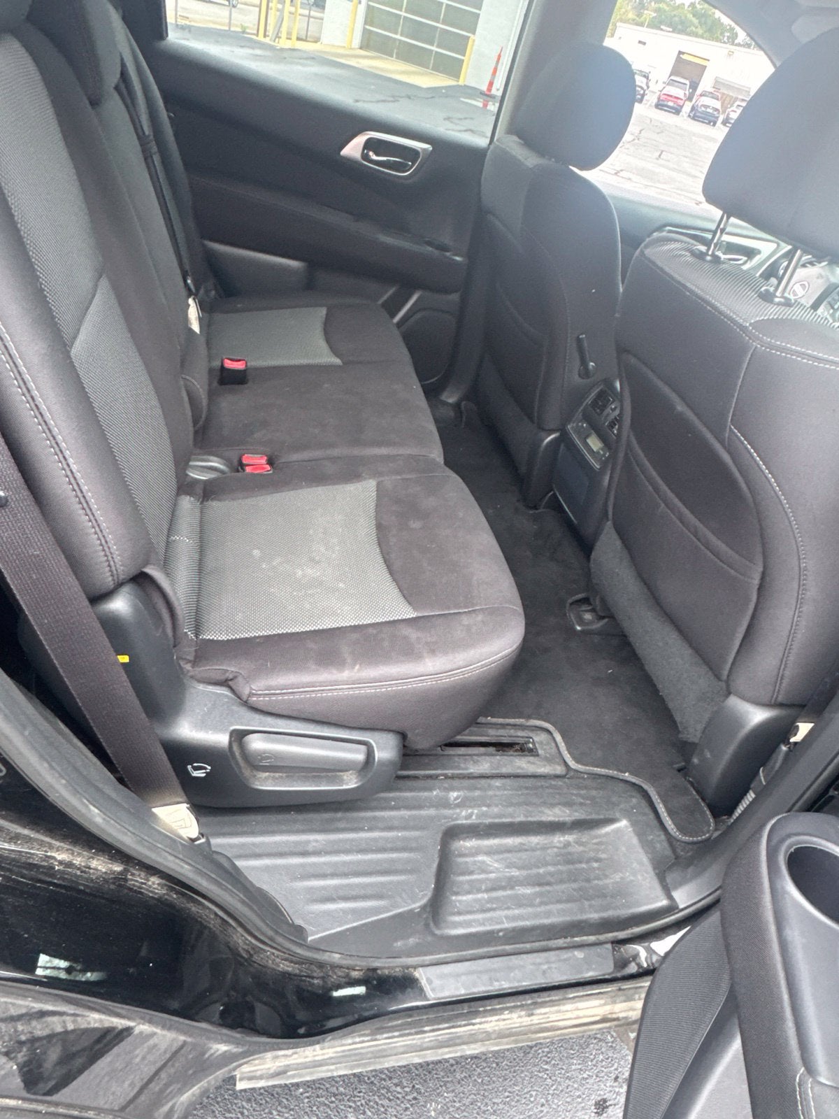 2017 Nissan Pathfinder SV