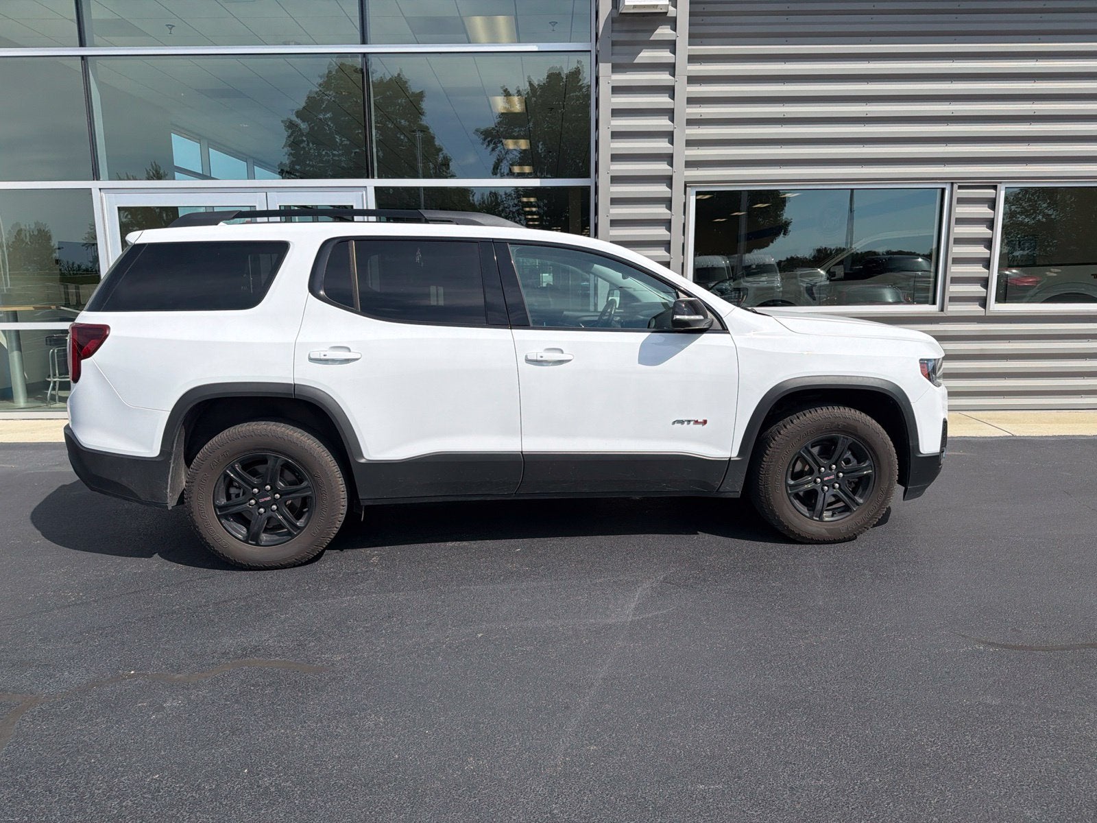 2023 GMC Acadia AT4