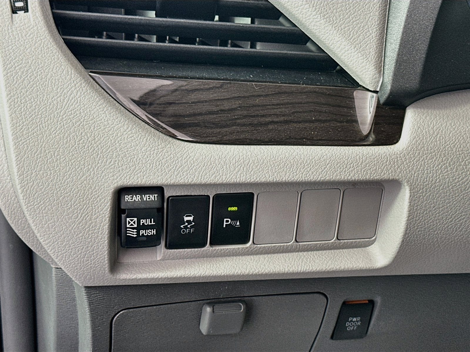 2019 Toyota Sienna L 7 Passenger