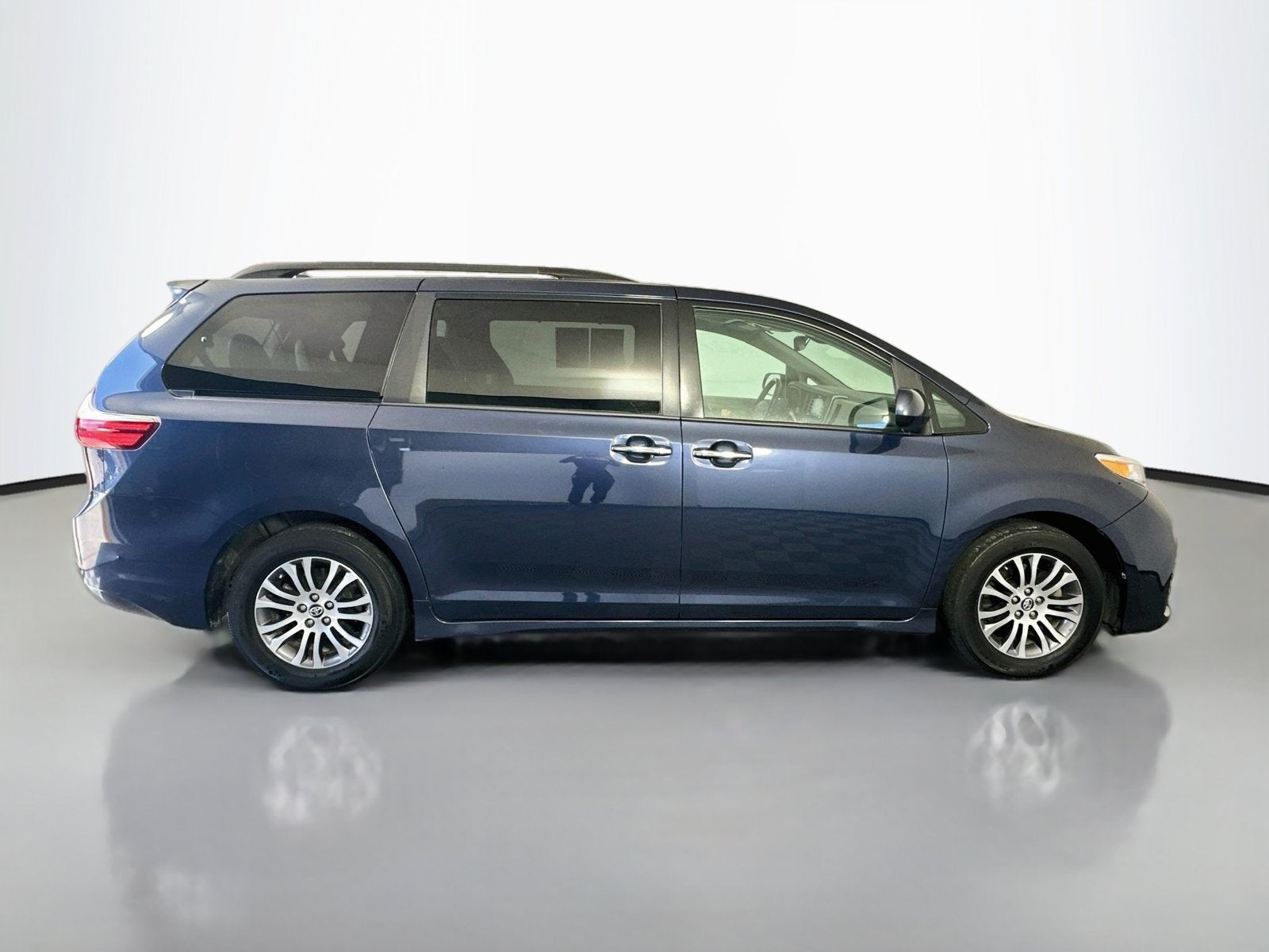 2019 Toyota Sienna L 7 Passenger