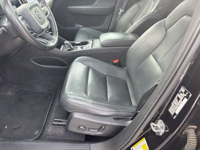 2019 Volvo XC40 Momentum