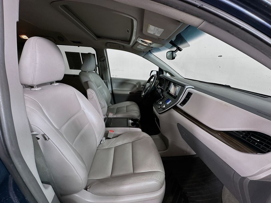 2017 Toyota Sienna L 7 Passenger