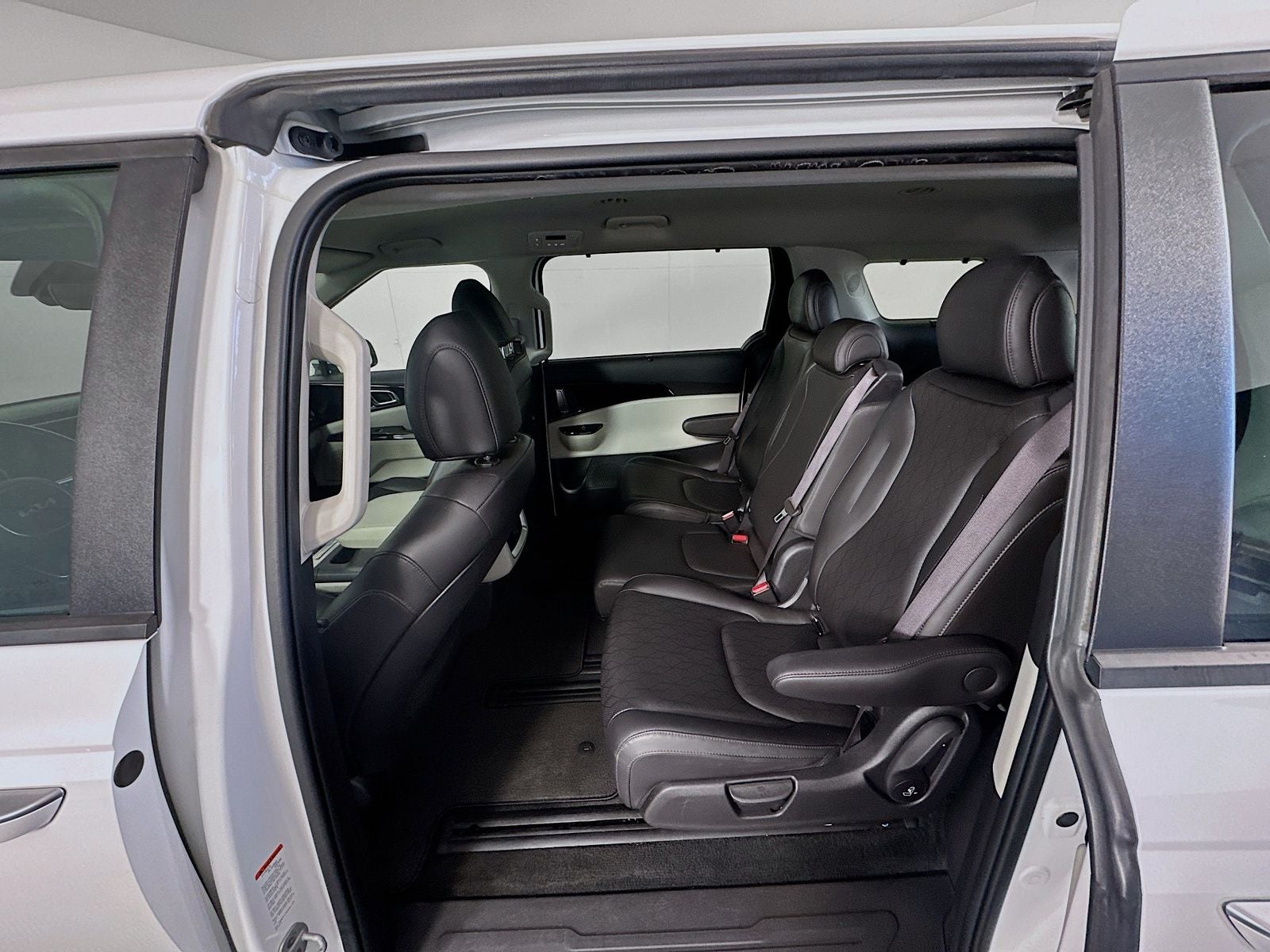 2023 Kia Carnival EX