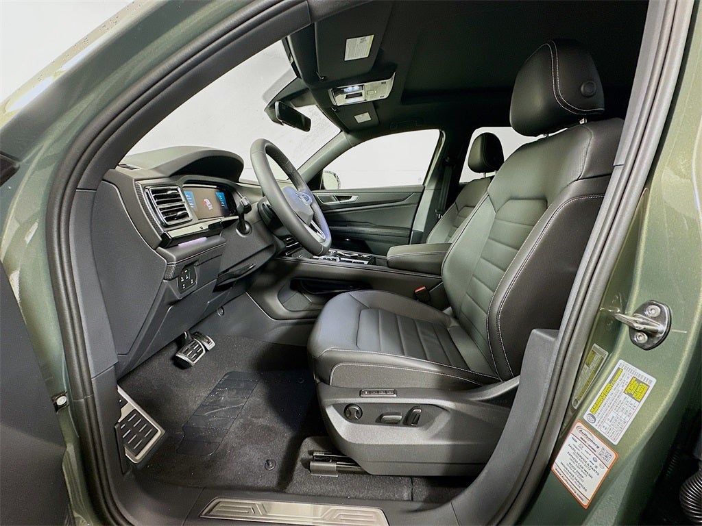 2026 Volkswagen Atlas Cross Sport 2.0T SEL R-Line Black