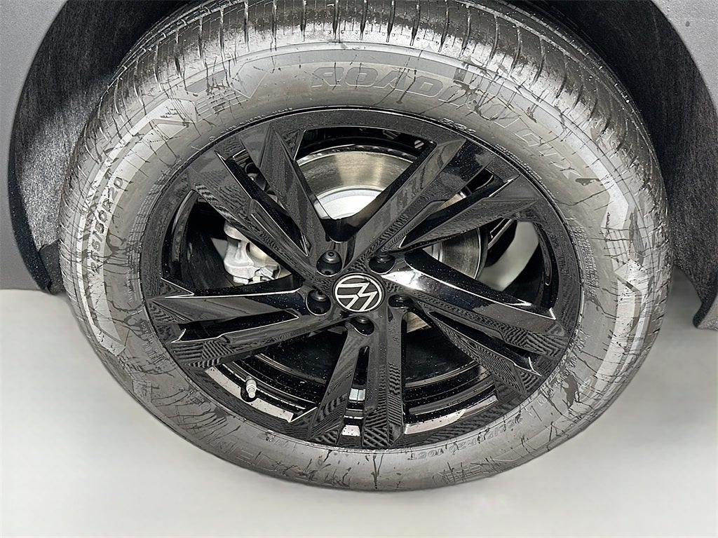 2026 Volkswagen Atlas Cross Sport 2.0T SEL R-Line Black