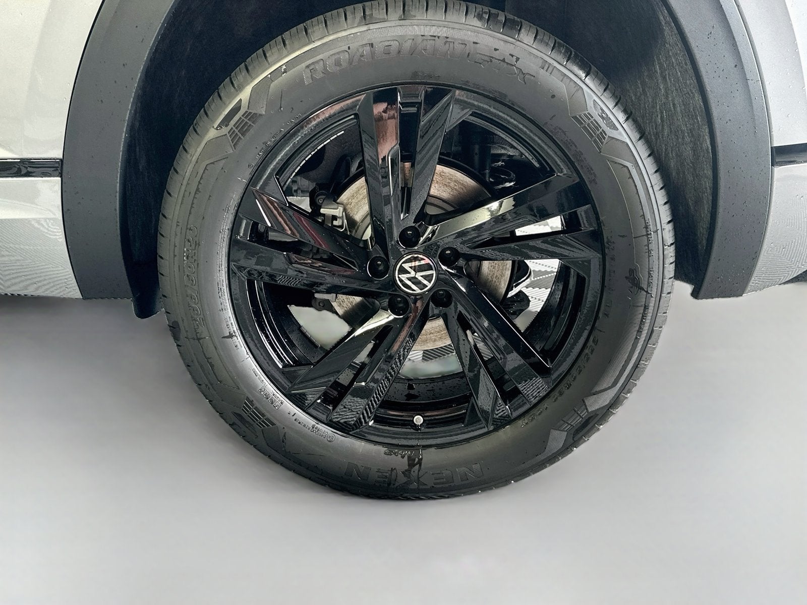 2026 Volkswagen Atlas Cross Sport 2.0T SEL R-Line Black