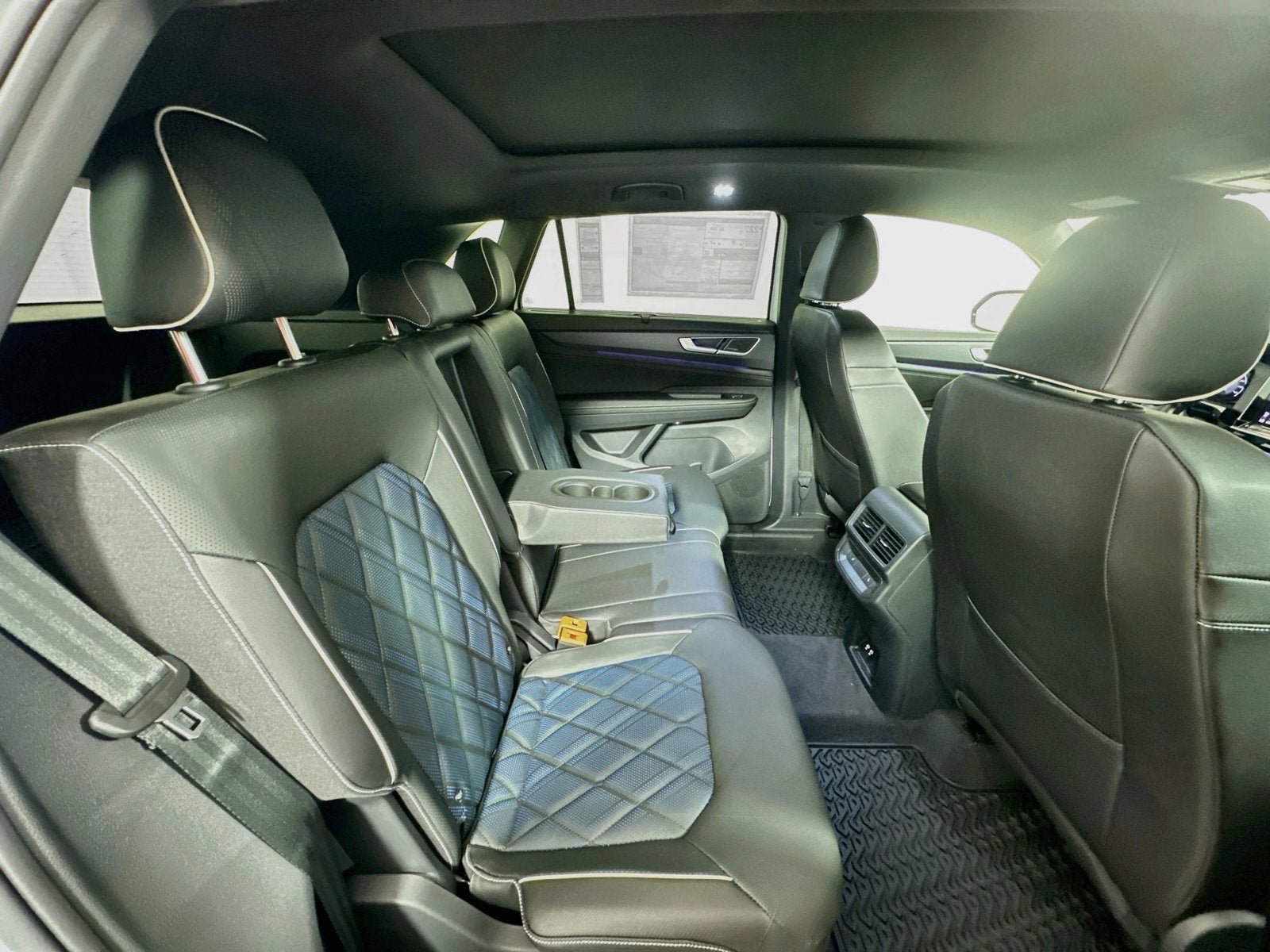 2026 Volkswagen Atlas Cross Sport SEL Premium R-Line