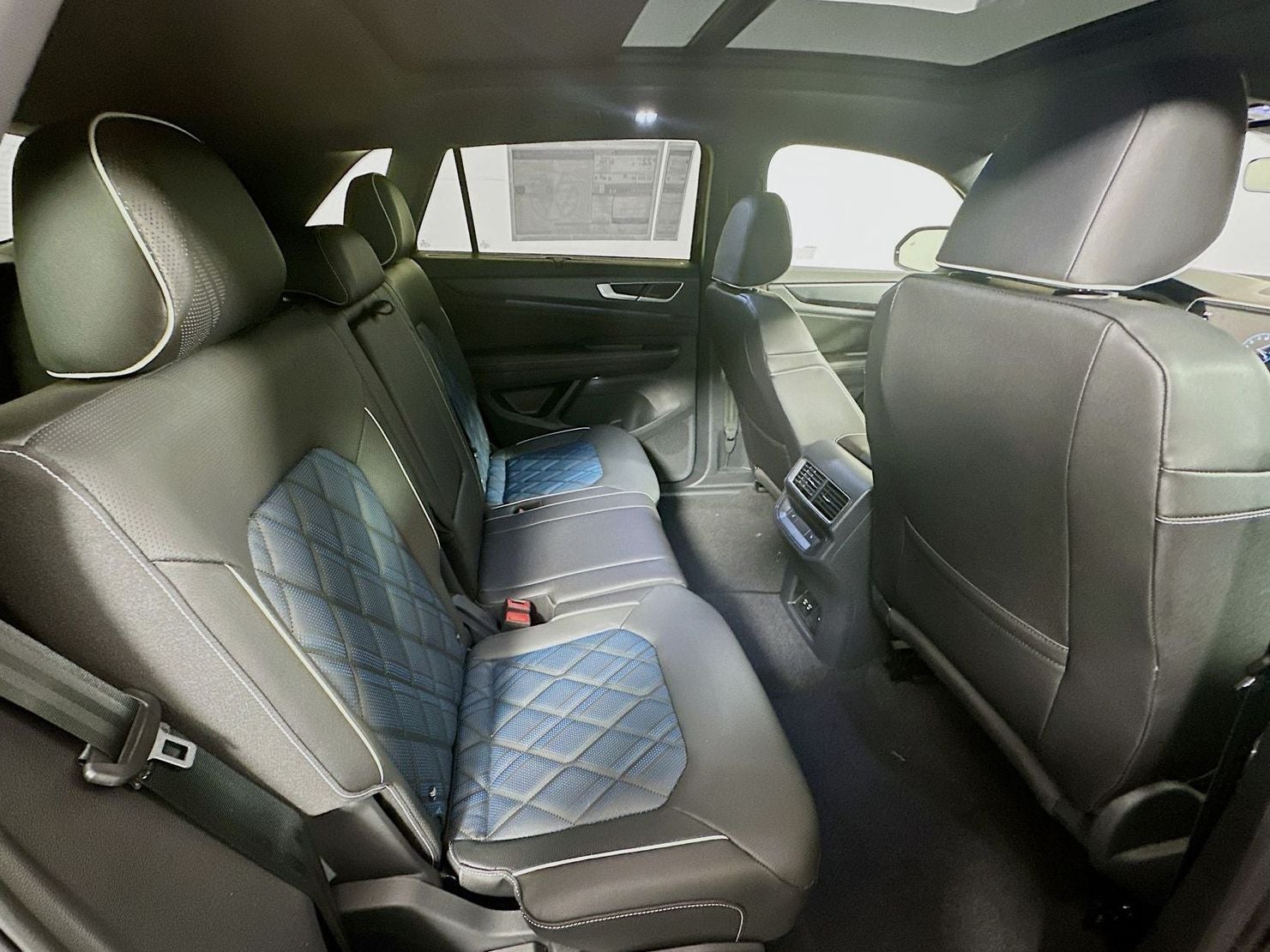 2026 Volkswagen Atlas Cross Sport 2.0T SEL Premium R-Line