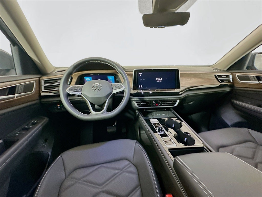 2026 Volkswagen Atlas 2.0T SE w/ Technology