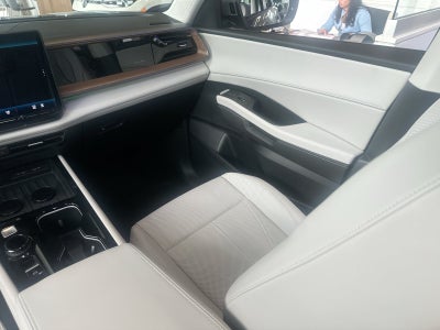 2027 Volkswagen Atlas SE w/Technology
