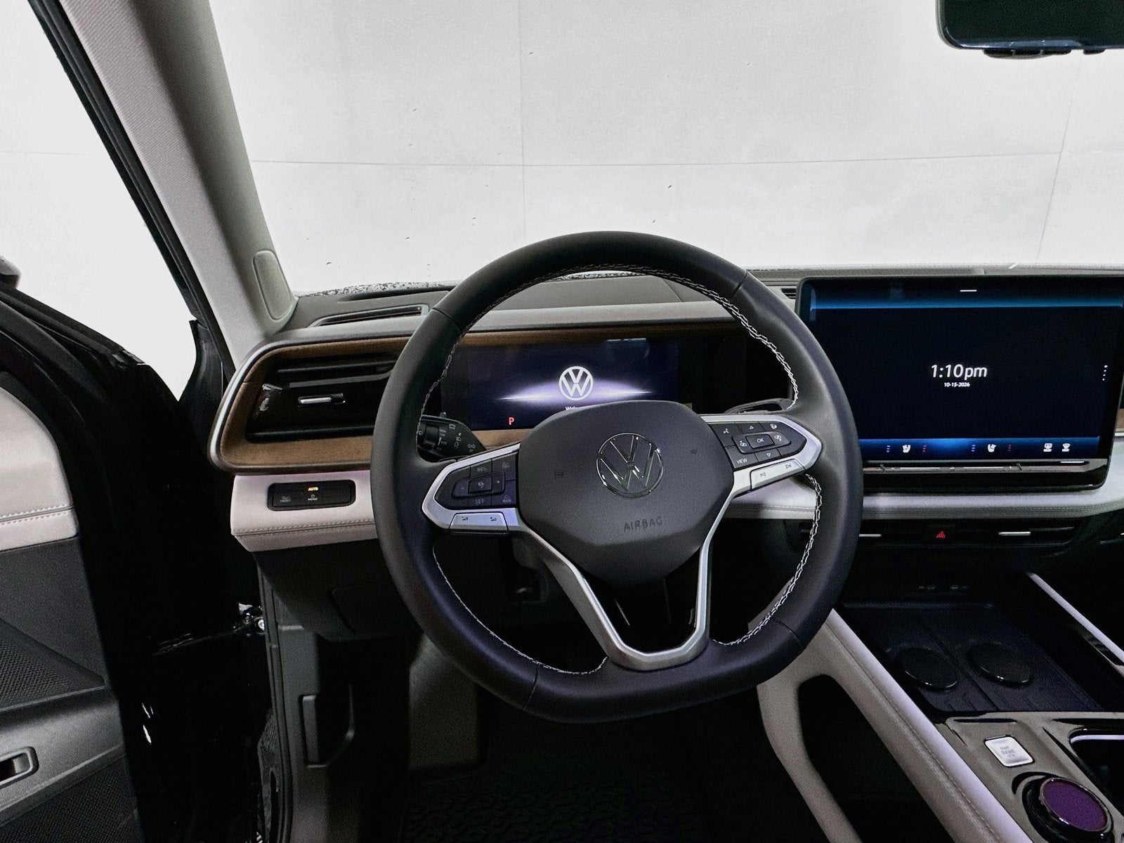 2027 Volkswagen Atlas 2.0T SE w/ Technology
