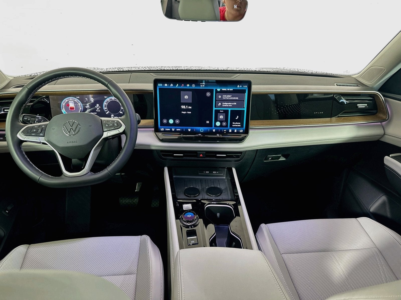 2027 Volkswagen Atlas 2.0T SE w/ Technology
