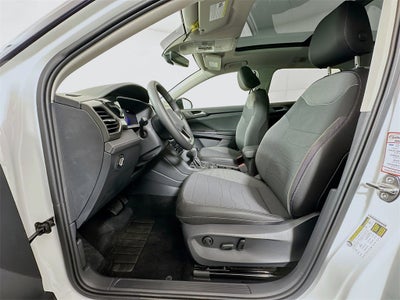 2026 Volkswagen Taos 1.5T SE Black