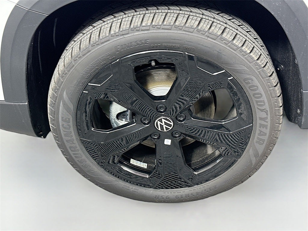 2026 Volkswagen Taos 1.5T SE Black