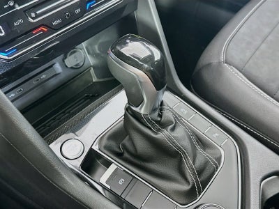 2026 Volkswagen Taos 1.5T SE Black