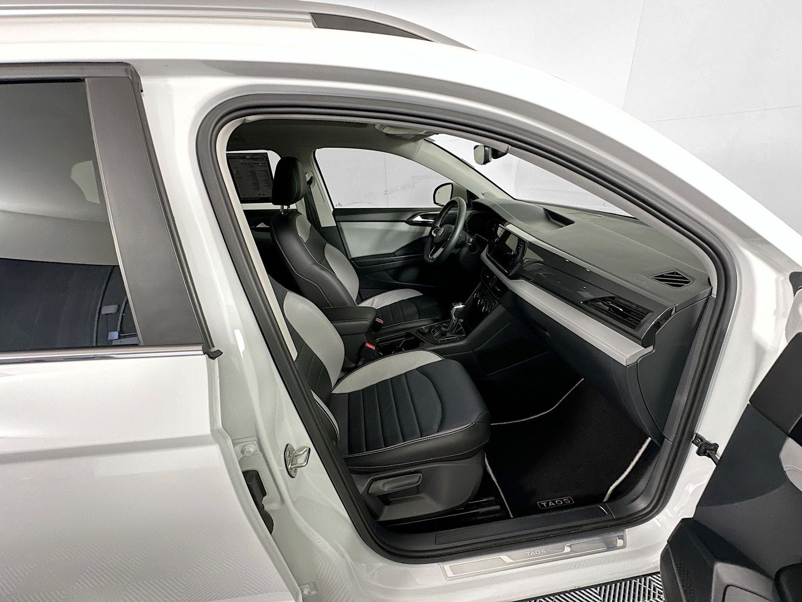 2023 Volkswagen Taos SEL