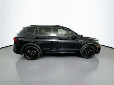 2022 Volkswagen Tiguan SE R-Line Black