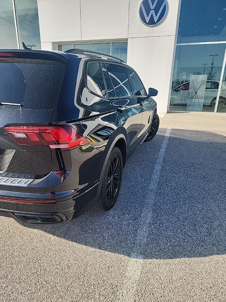 2022 Volkswagen Tiguan SE R-Line Black