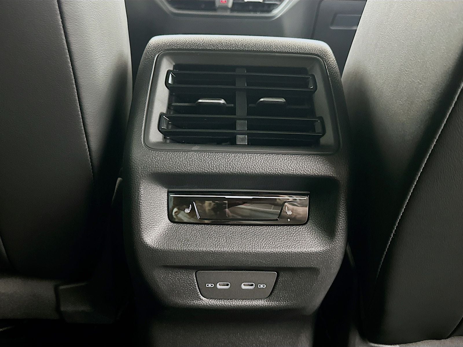 2026 Volkswagen Tiguan 2.0T SEL R-Line