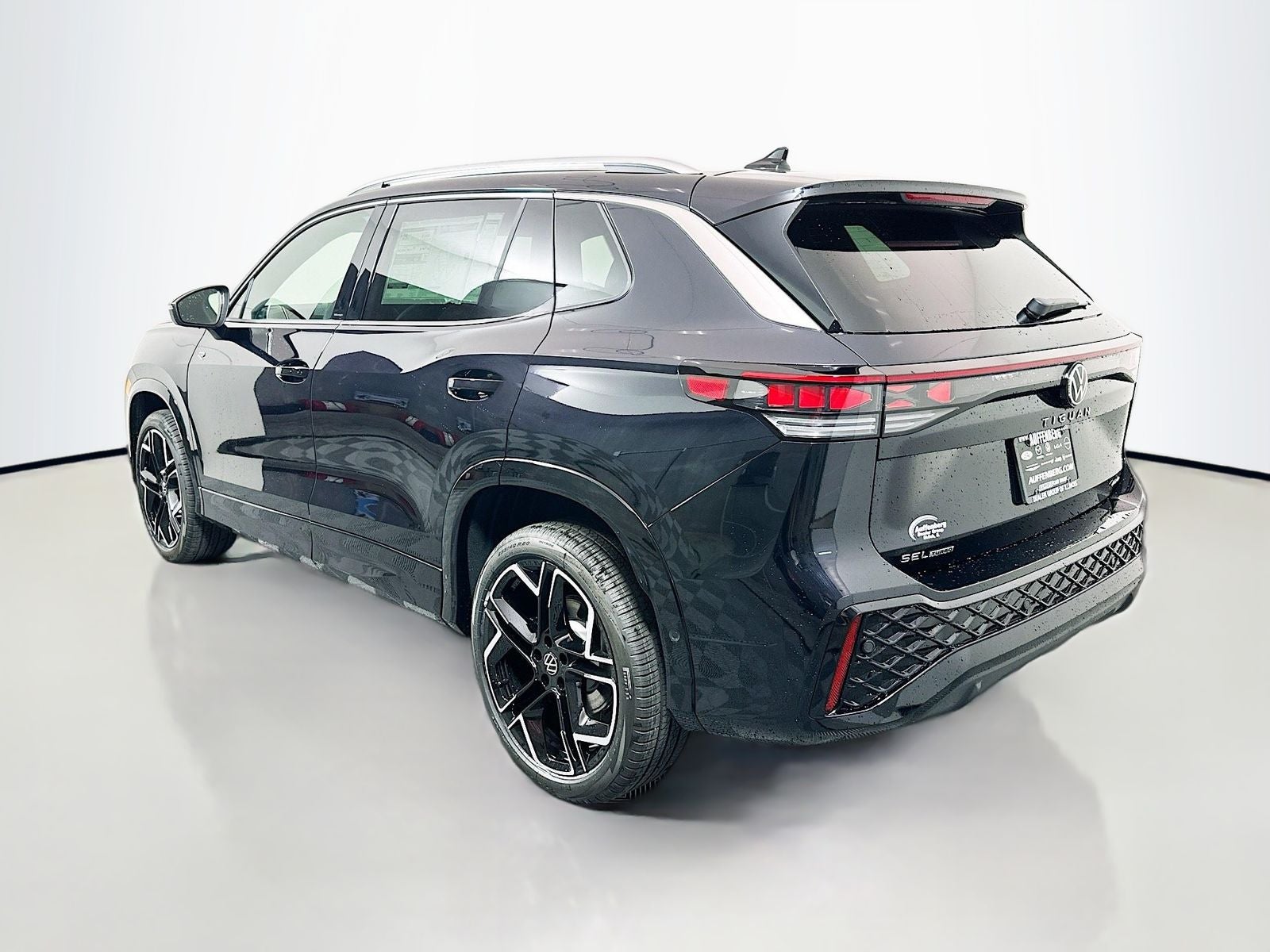 2026 Volkswagen Tiguan 2.0T SEL R-Line
