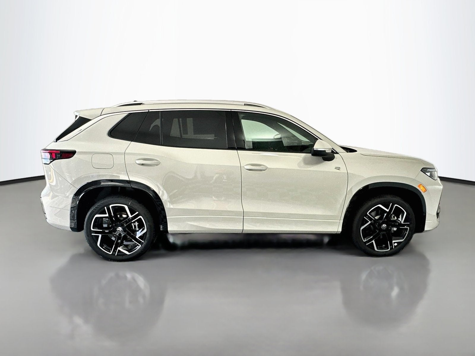 2026 Volkswagen Tiguan SEL R-Line Turbo