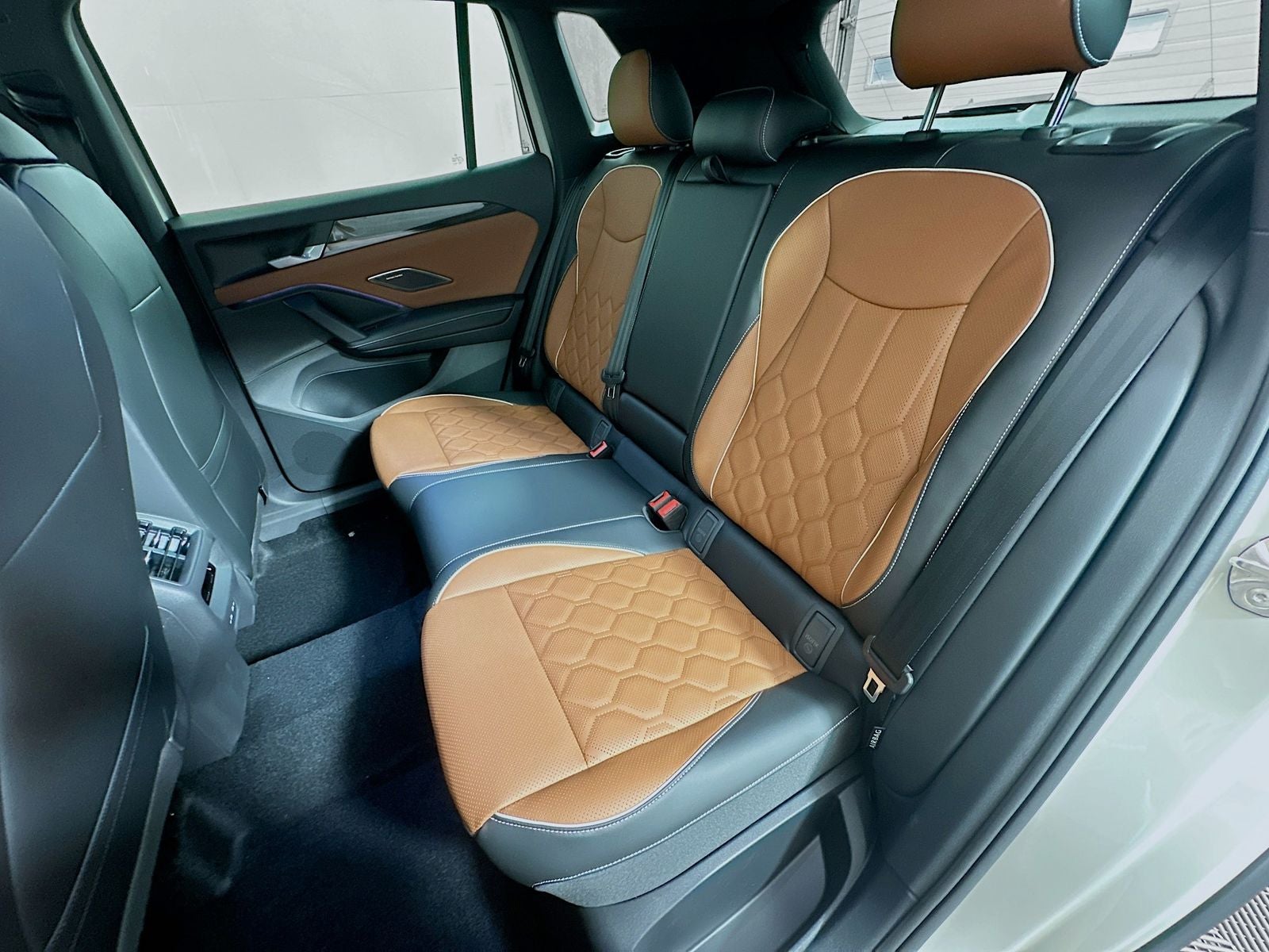 2026 Volkswagen Tiguan 2.0T SEL R-Line