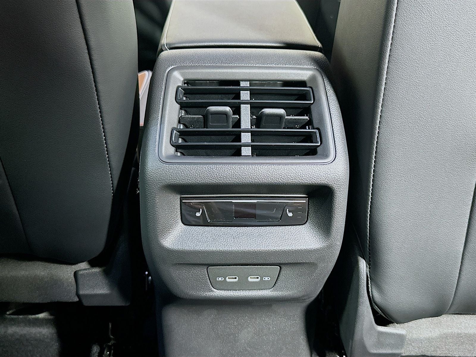 2026 Volkswagen Tiguan 2.0T SEL R-Line
