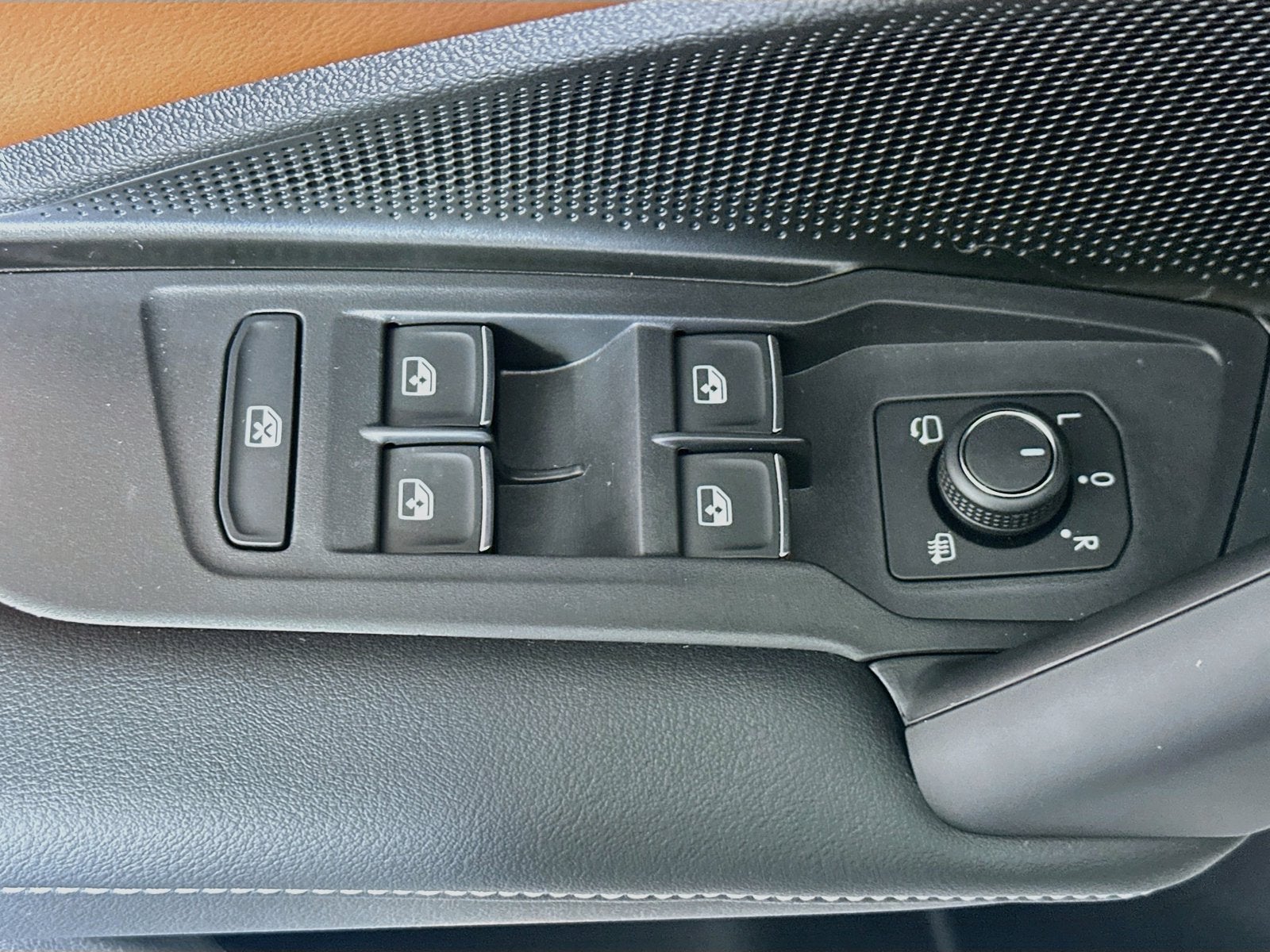 2026 Volkswagen Tiguan 2.0T SEL R-Line Turbo