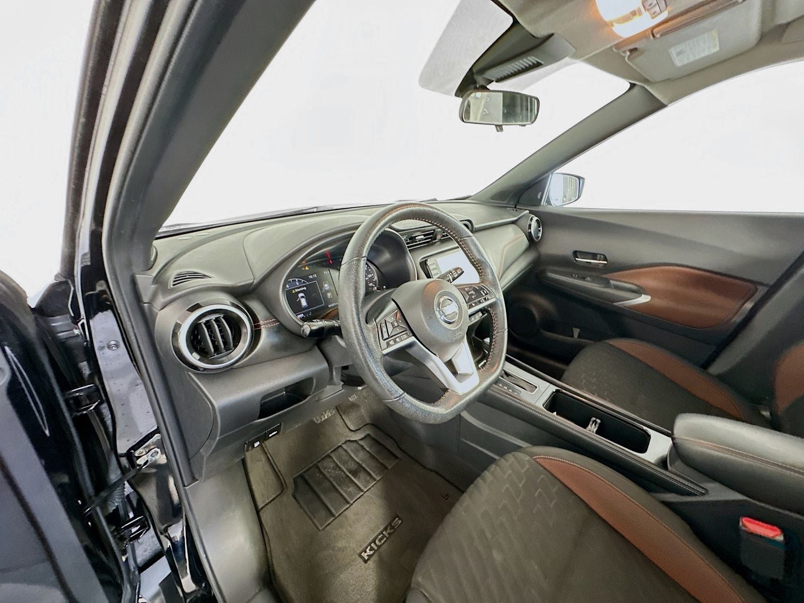 2021 Nissan Kicks SR