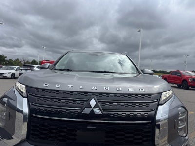 2022 Mitsubishi Outlander SE
